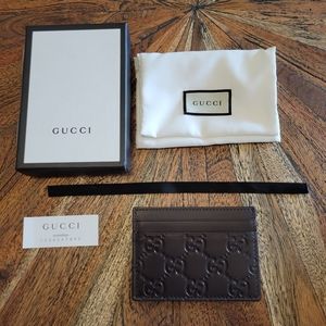 Barely used Gucci signature leather card case.